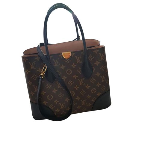 68,169 Louis Vuitton Model Stock Photos & High